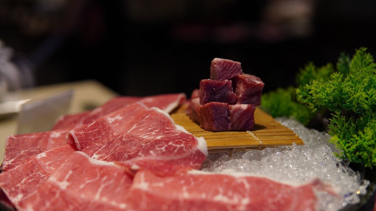 Wholesale chilled meat for restaurants and shops: choosing a supplier